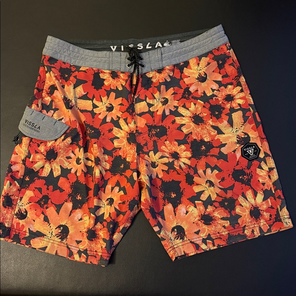 VISSLA Board Shorts - Multicolor Flower Pattern Size 33